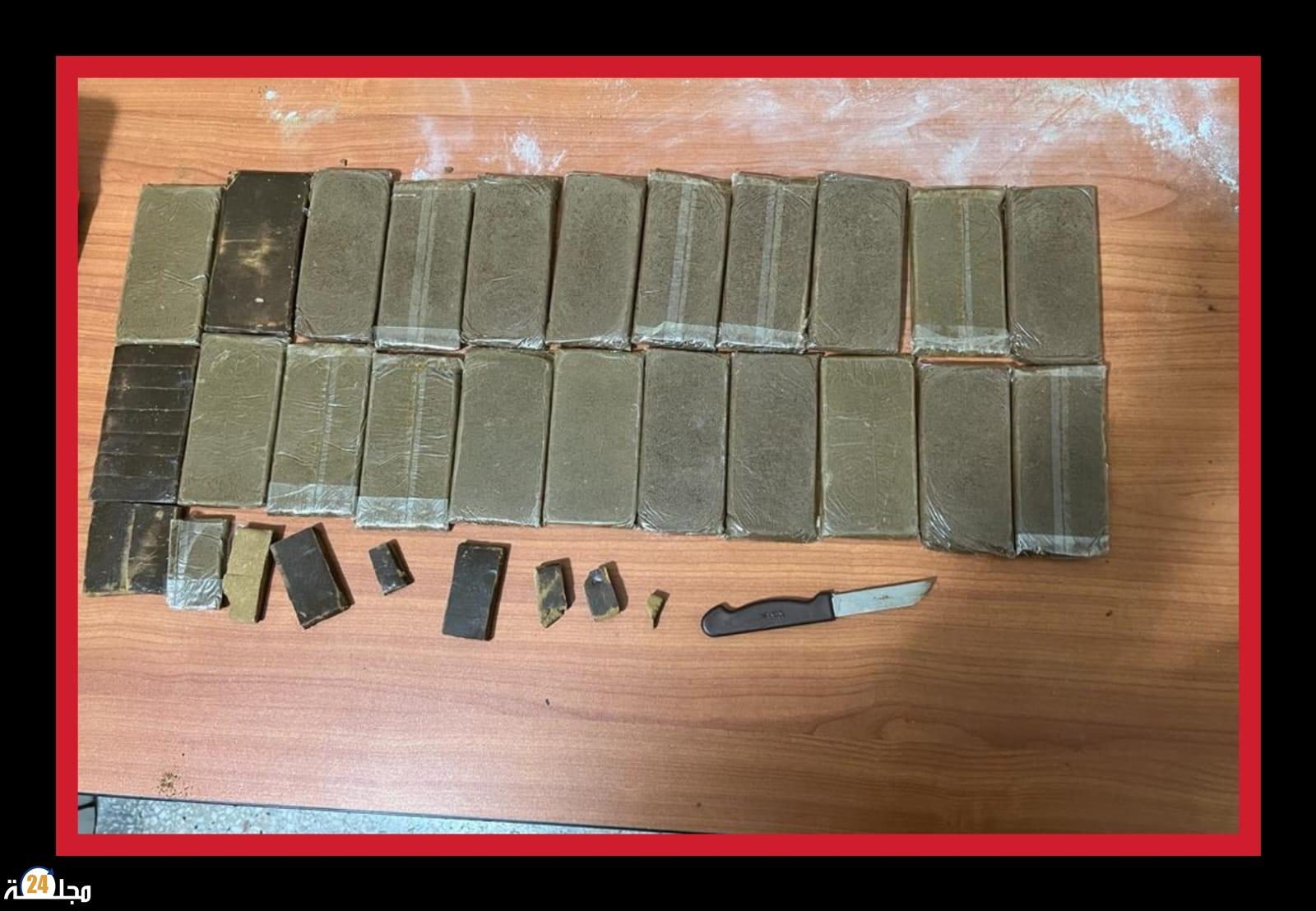 العيون…. فرقة مكافحة العصابات تتمكن من إيقاف شخصين عندهم كمية كبيرة ديال الحشيش و الطابا
