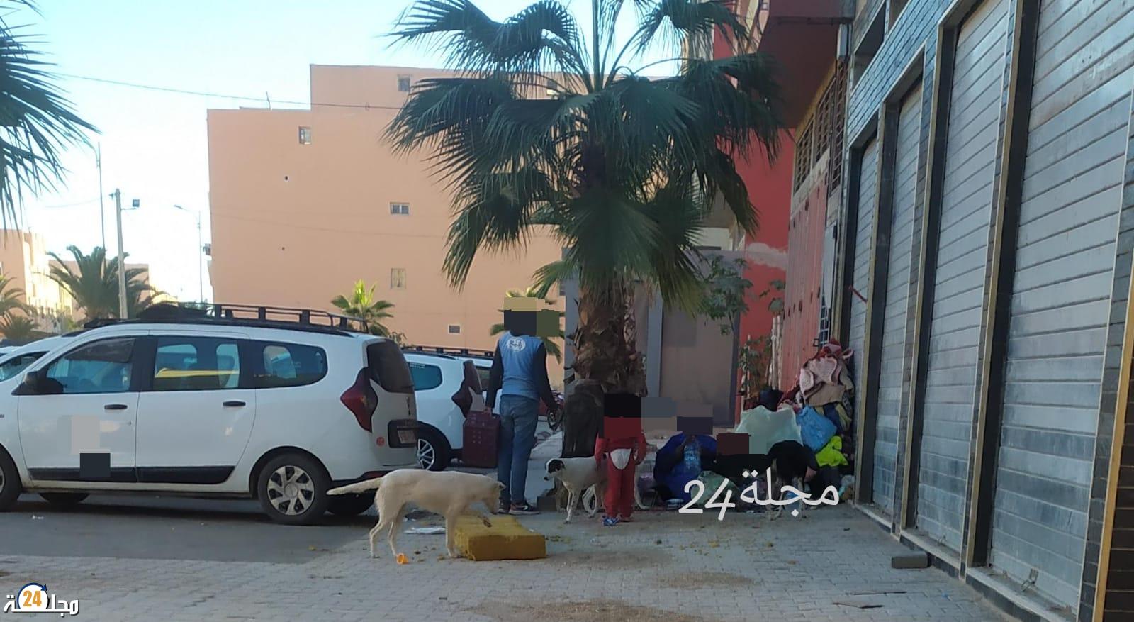 أمّ وابنائها يفْتٓرشون الأرض ويلتحفون السماء ببيوكرى