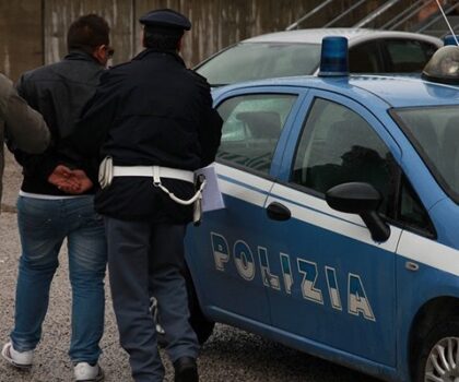 إيطاليا تُرحل مهاجرًا مغربيًا بعد تهديد بشن هجوم إرهابي