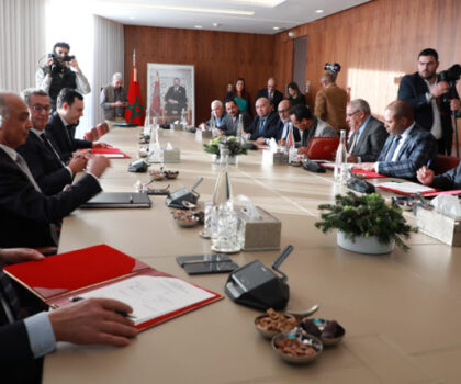 توقيع اتفاق تاريخي بين الحكومة المغربية والنقابات التعليمية بزيادة في أجور الأساتذة