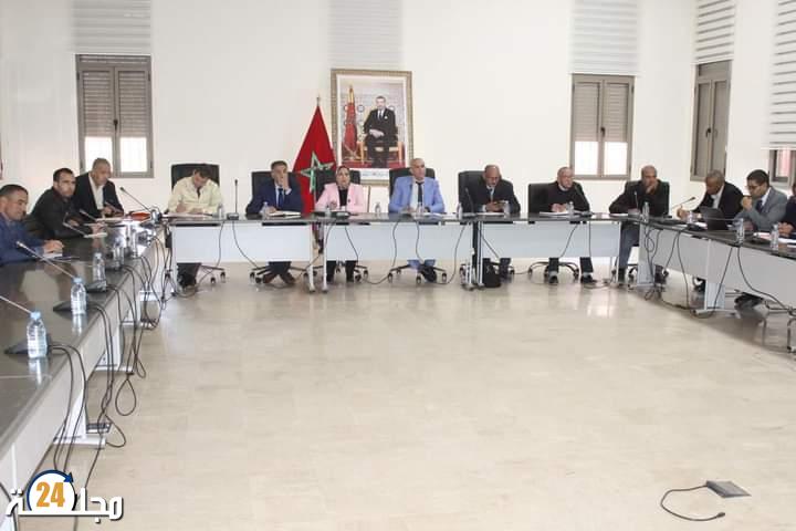 الاكاديمية الجهوية للتربية و التكوين تنظم لقاء جهوي حول آلية مواكبة مؤسسات التربية والتعليم العمومي والأحواض المدرسية بجهة كلميم واد نون