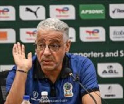 الكاف توقيف مدرب تنزانيا الجزائري عادل عمروش بسبب تصريحاته المعادية للمغرب