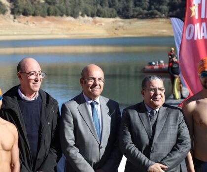 خنيفرة…. تحتضن بحيرة اكلمام تظاهرة السباحة في المياه الباردة