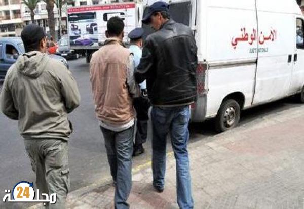 إيقاف ثلاثة أشخاص يشتبه تورطهم في قضايا تتعلق بالنصب و الإحتيال و الإبتزاز الجنسي