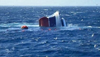 عاجـــــــــــــل .. غرق مركب بسواحل الكركرات و الحصيلة أربعة قتلى و مفقودين