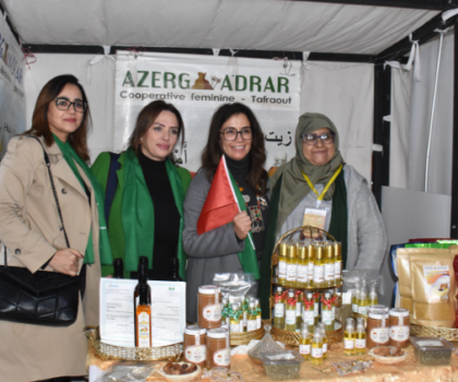 النائبة البرلمانية زينة ادحلي في زيارة المعرض التضامني للمنتوجات المجالية لاقليم تيزنيت