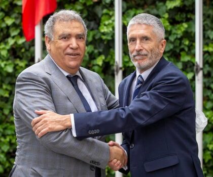 وزير الداخلية الاسباني يحل بالمغرب وقضية الهجرة على طاولة المباحثات