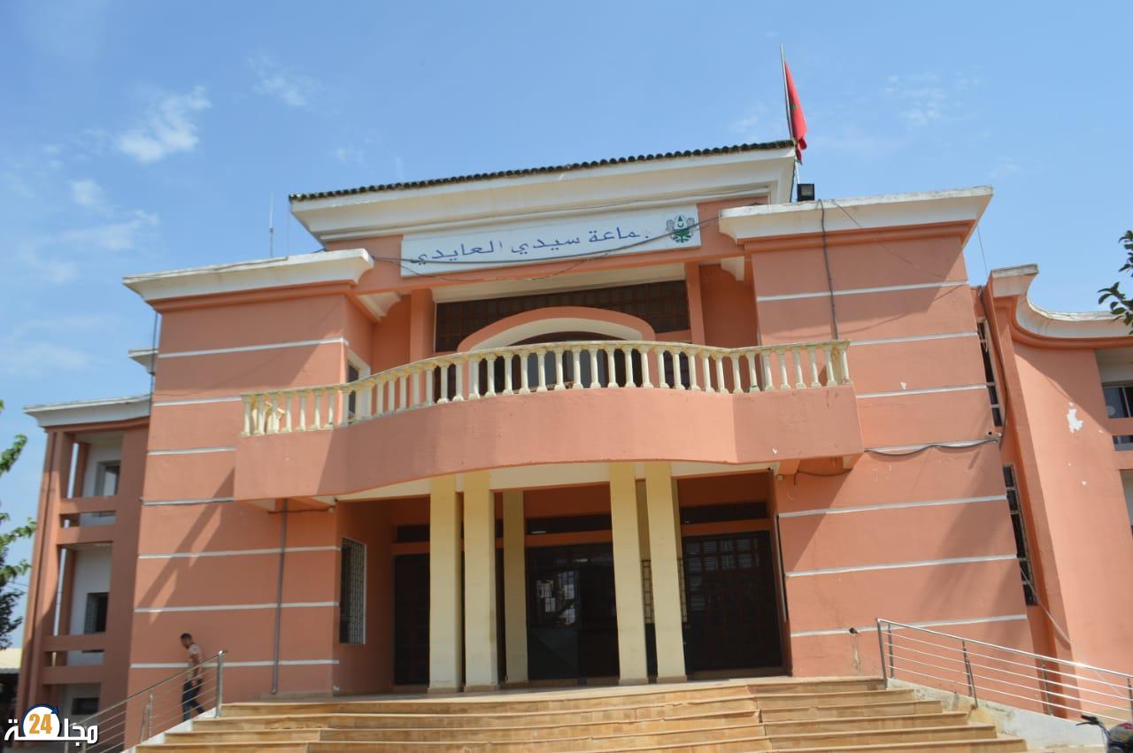 بلاغ توضيحي.. جماعة سيدي العايدي تدعو مقاولة أشغال تهيئة المسالك الطرقية إلى التزام قانون الصفقات العمومية