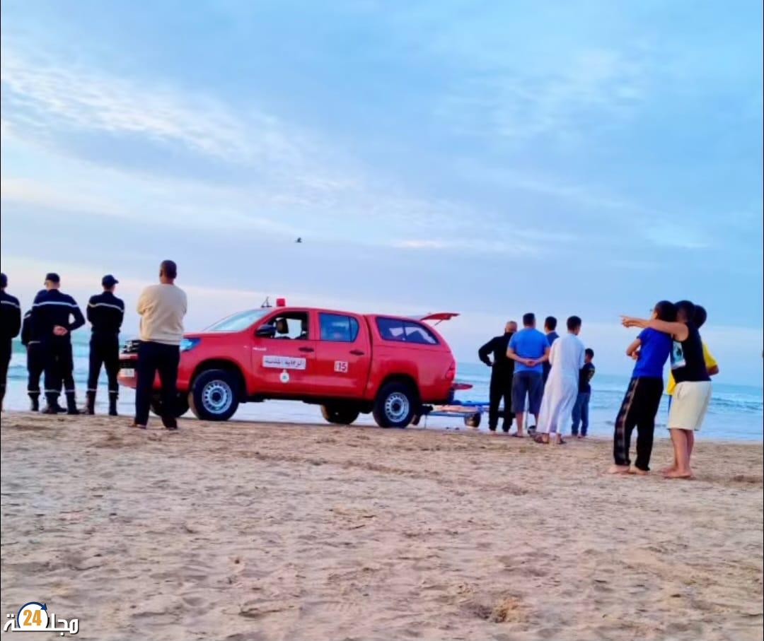 العيون… أمواج البحر بشاطئ فم الواد تلفظ جثة الطفل الغريق