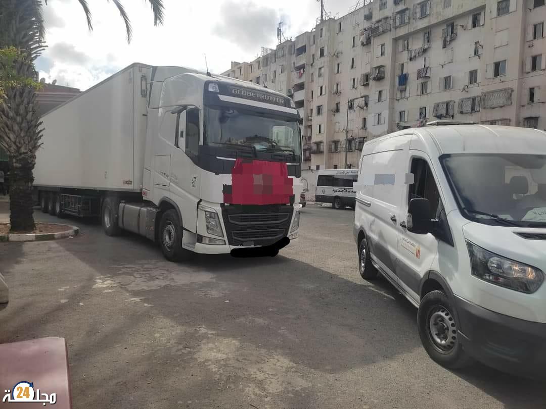شرطة تحجز شاحنة كبيرة محملة بالمواد الغذائية المدعمة موجهة للبيع