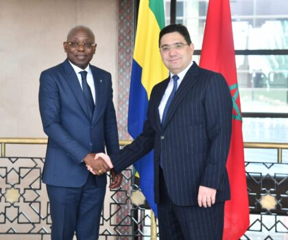 الغابون.. السلطة الانتقالية تشيد بالتزام المغرب “الثابت” بالعلاقات مع الغابون