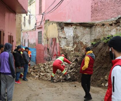 إنهيار سور ينهي حياة عامل نظافة