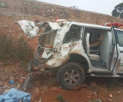 انقلاب سيارة اسعاف تابعة للجماعة الترابية الاخصاص