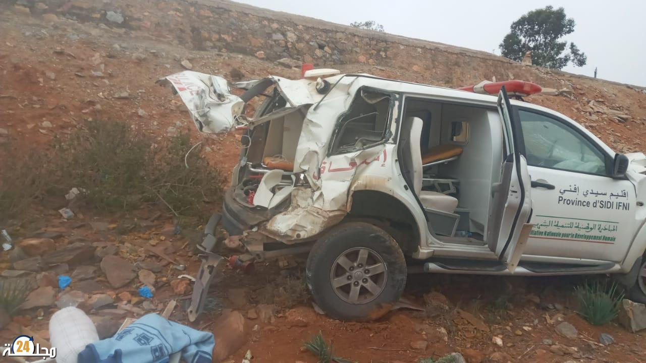 انقلاب سيارة اسعاف تابعة للجماعة الترابية الاخصاص