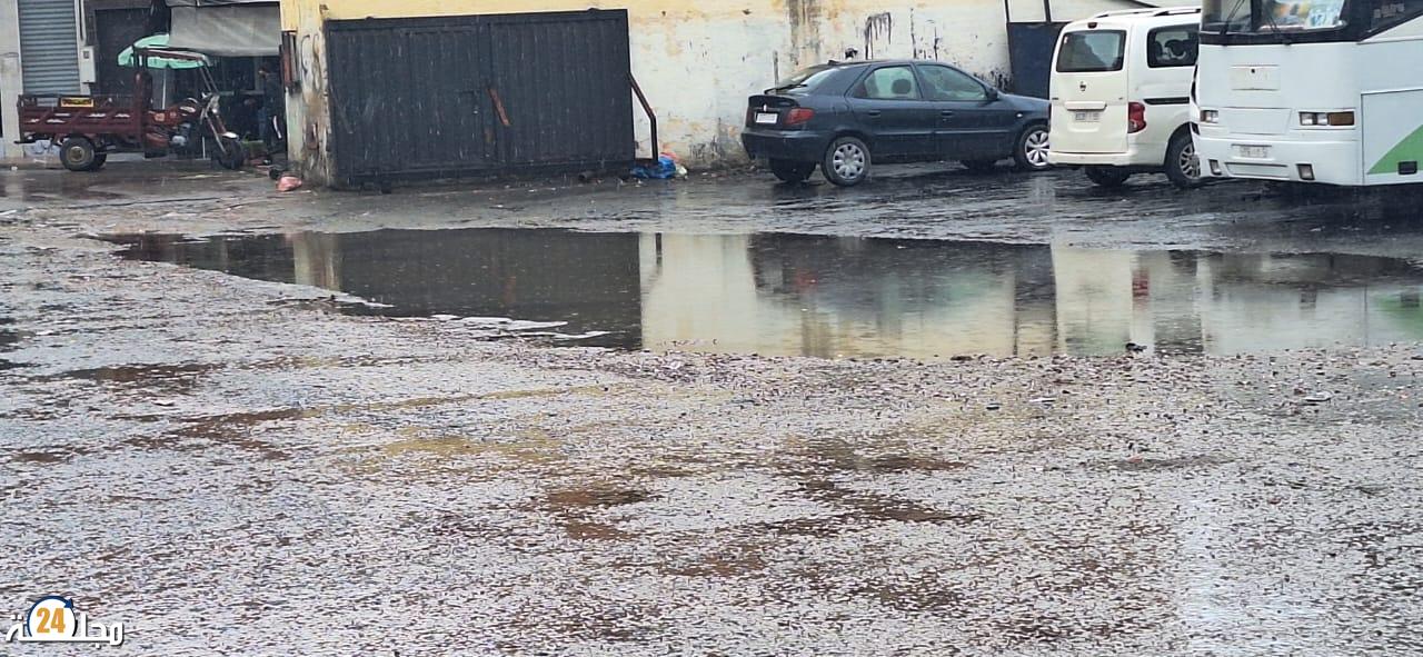الجديدة…حالة كارثية تجتاح المحطة الطرقية والمسافرون يستنكرون هذا الوضع و يطالبون بفتح المحطة الجديدة
