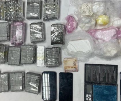 طنجة… عناصر الشرطة بأمن مكادة تتمكن من إيقاف شخص يشتبه تورطه بترويج كمية كبيرة ديال الأقراص المهلوسة و الكوكايين