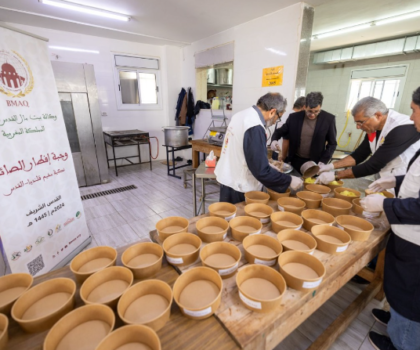في إطار العملية الإنسانية التي أمر بها صاحب الجلالة الملك محمد السادس.. وكالة بيت مال القدس تكمل توزيع السلة الغذائية على المستفيدين وتواصل برنامج الحصص اليومية