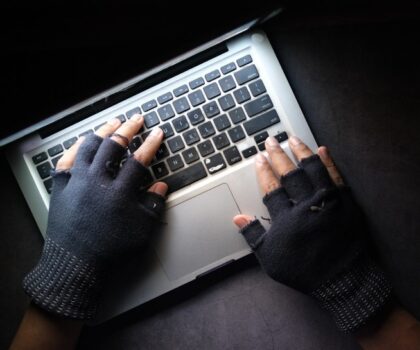 مراكش.. توقيف متورط في المس بنظم المعالجة الآلية للمعطيات وقرصنة المكالمات الهاتفية