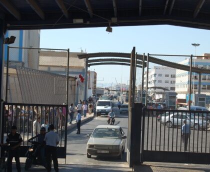 إعادة فتح المعابر التجارية بين المغرب وإسبانيا: التزام بالاتفاقيات المبرمة وتحديات التنفيذ