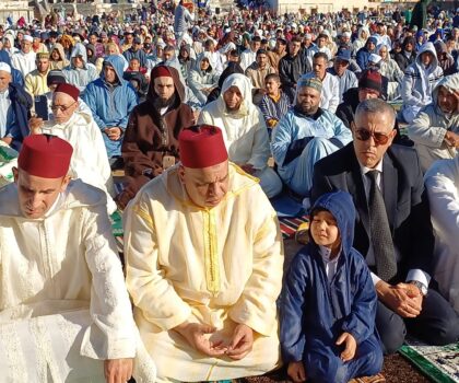 باشا مدينة البئر الجديد يترأس مراسيم صلاة عيد الفطر في أجواء روحانية بمصلى ساحة الملعب البلدي