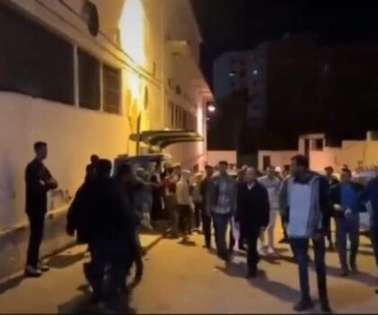 الجمعية المتوسطية للصحافة الرقمية تدين سائقي الطاكسيات على ما وقع من اعتداء للصحفيين