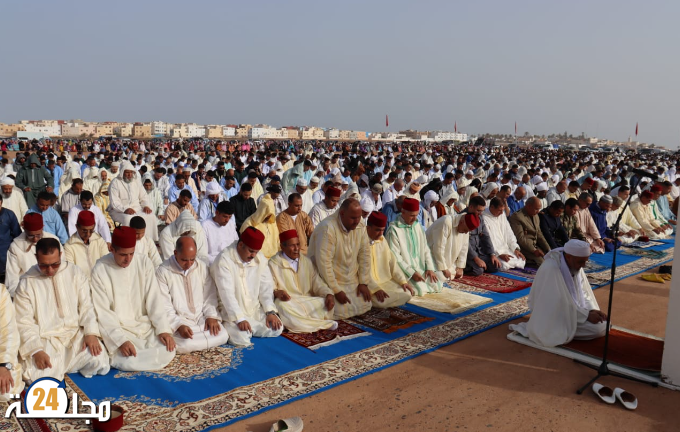 سيدي إفني : عامل الاقليم يؤدي صلاة عيد الفطر مع جموع المصلين