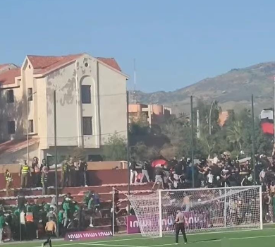 فريق الدفاع الحسني الجديدي يستنكر ما تعرضت له حافلة الفريق و مشجعيه من اعتداءات بملعب حنيفرة