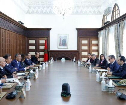 الحوار الاجتماعي.. الحكومة تعمل على حل المشاكل داخل قطاعات لم يشملها الرفع من الأجور