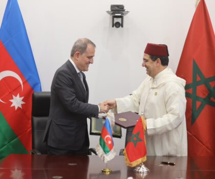 بوريطة يجري سلسلة من المباحثات على هامش القمة الـ 15 لمنظمة التعاون الإسلامي