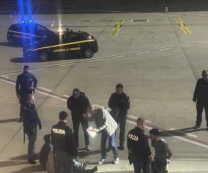 تفاصيل جديدة في قضية محاولة 17 مغربيا الهروب من مطار روما