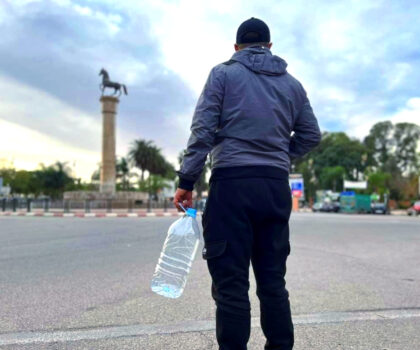 تغير طعم الماء يجبر سكان سطات على اللجوء إلى الآبار خارج المدينة
