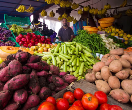 أسعار الفواكه والخضر ترتفع من جديد