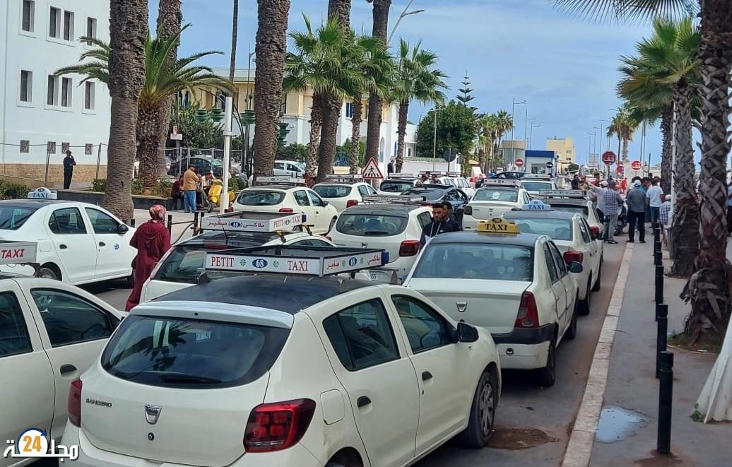 الجديدة…ابتزاز وفوضى في تسعيرات سيارات الأجرة الصغيرة و مطالب بتطبيق العداد