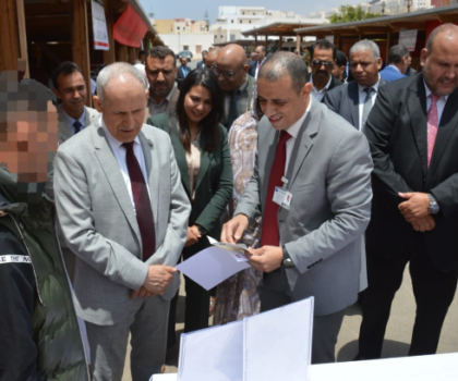 عامل إقليم سيدي إفني يشرف على تسليم مشاريع مدرة للدخل لفائدة سجناء سابقين