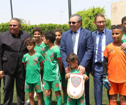 عامل إقليم سيدي قاسم ” لحبيب ندير ” يدشن ملاعب للقرب ويتفقد أشغال مقبرة الفرناني