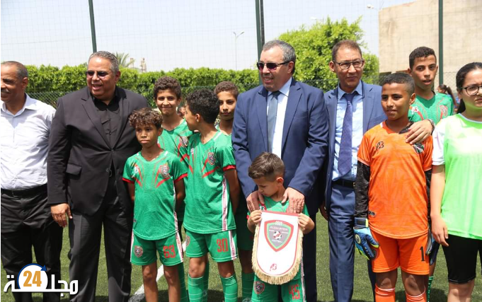 عامل إقليم سيدي قاسم ” لحبيب ندير ” يدشن ملاعب للقرب ويتفقد أشغال مقبرة الفرناني