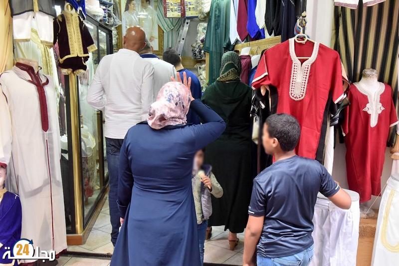 رغم انخفاض القدرة الشرائية للمواطنين.. إقبال متزايد على اقتناء “ملابس العيد”