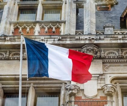 فرنسا: محاكمة مغربية متورطة في إخفاء قاصرتين من ذوي الاحتياجات الخاصة