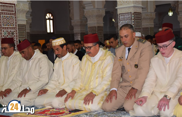 عامل إقليم ميدلت يؤدي صلاة عيد الأضحى المبارك بمسجد السلام في المركب الديني والإداري والثقافي.