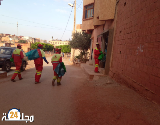 خنيفرة توزع أكياس بلاستيكية مخصصة للنفايات ومخلفات أضاحي العيد