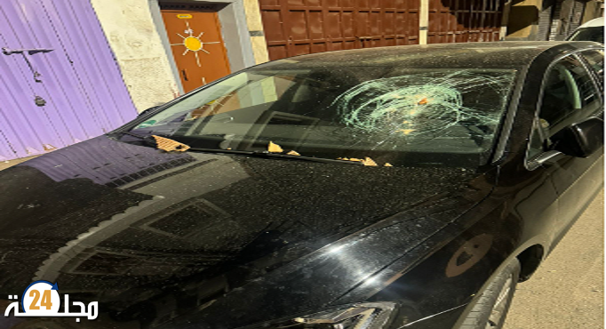 سطات..تكسير زجاج مجموعة من السيارات بزنقة “عيروض” من قبل ” معربد”
