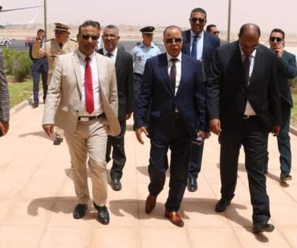 الكاتب العام لولاية جهة العيون الساقية الحمراء يستقبل أول رحلة قادمة من العاصمة الرباط