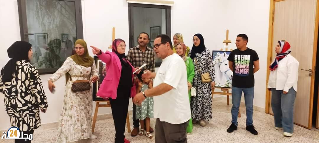 عبد الخالق الشعبي يبدع بمعرض تشكيلي خلال فعاليات الدورة الثالثة لمهرجان البحر بالعرائش