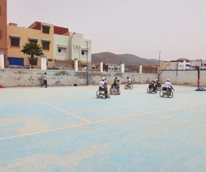 مهرجان سيدي إفني للثقافة والفن والرياضة يضيء بإجراء مقابلة كرة السلة لذوي الهمم