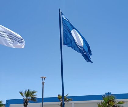العيون…. اللواء الازرق يرفرف بشاطئ فم الواد للموسم السابع عشر على التوالي و إفتتاح معرض الصناعة التقليدية .