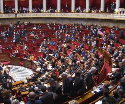 مشهد سياسي معقد في فرنسا وأجواء متوترة تسبق اختيار رئيس الجمعية الوطنية