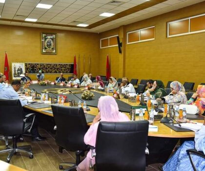 الداخلة….. مجلس الجماعة يعقد دورة استثنائية بأجواء أشبه لحلبة مصارعة