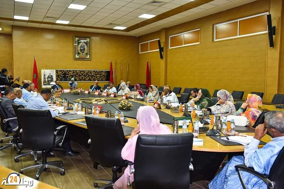 الداخلة….. مجلس الجماعة يعقد دورة استثنائية بأجواء أشبه لحلبة مصارعة