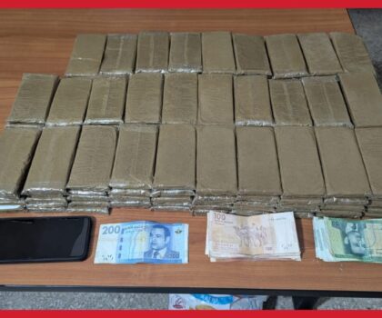العيون… فرقة مكافحة العصابات تتمكن من إيقاف مشتبه فيه وطنيا و عندوا حوالي ثلاثة عشر(13) كلغ ديال الحشيش
