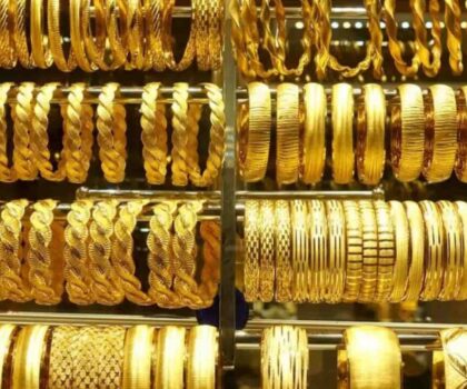 سعر الذهب يرتفع بشكل قياسي بدعم من هبوط الدولار